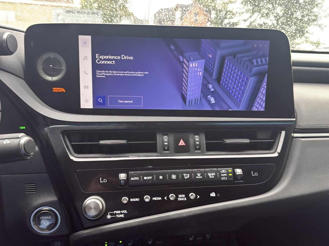 Lexus ES ES 300h FWD 2024