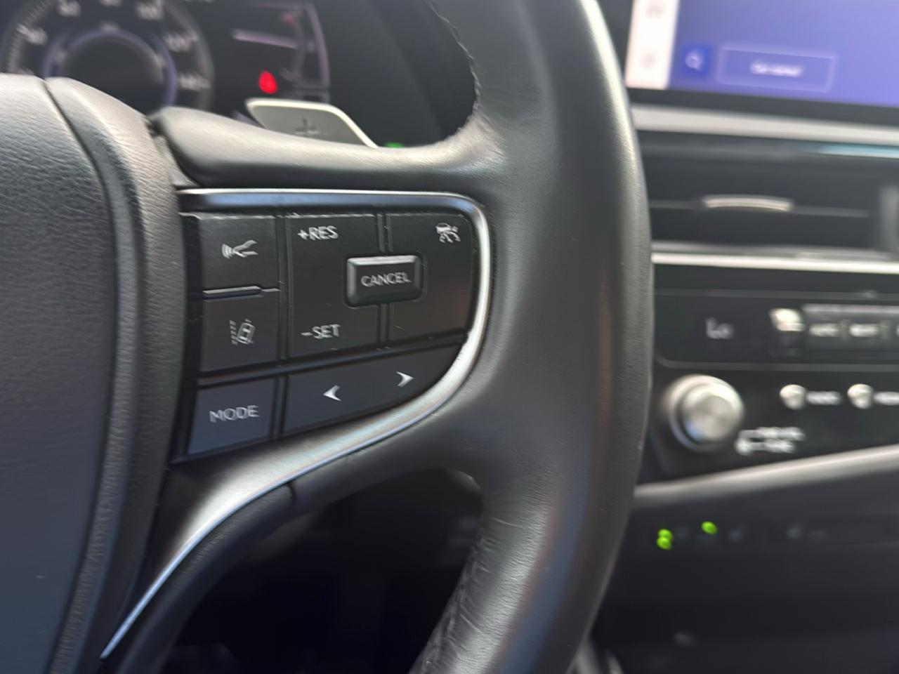 Lexus ES ES 300h FWD 2024
