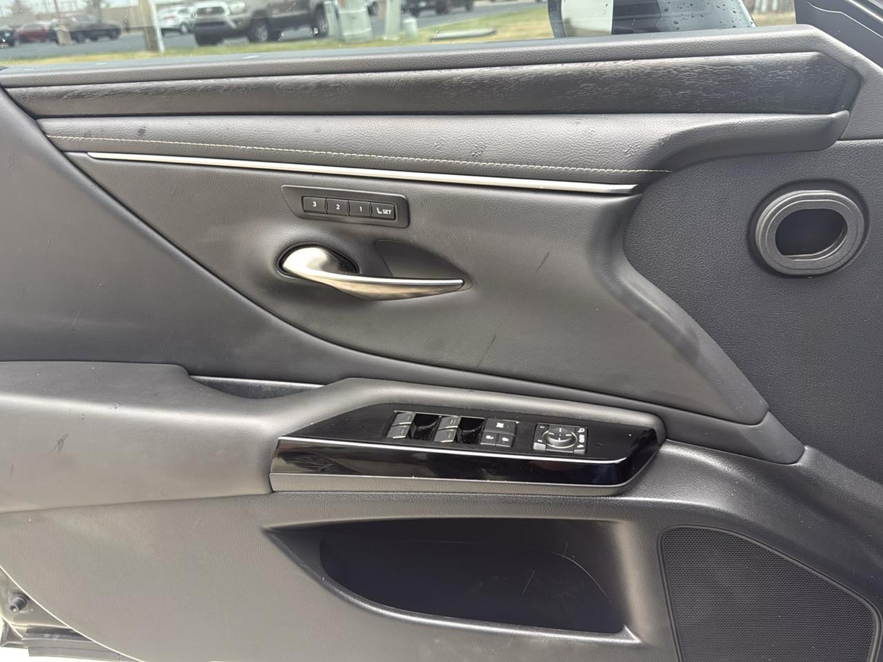 Lexus ES ES 300h FWD 2024