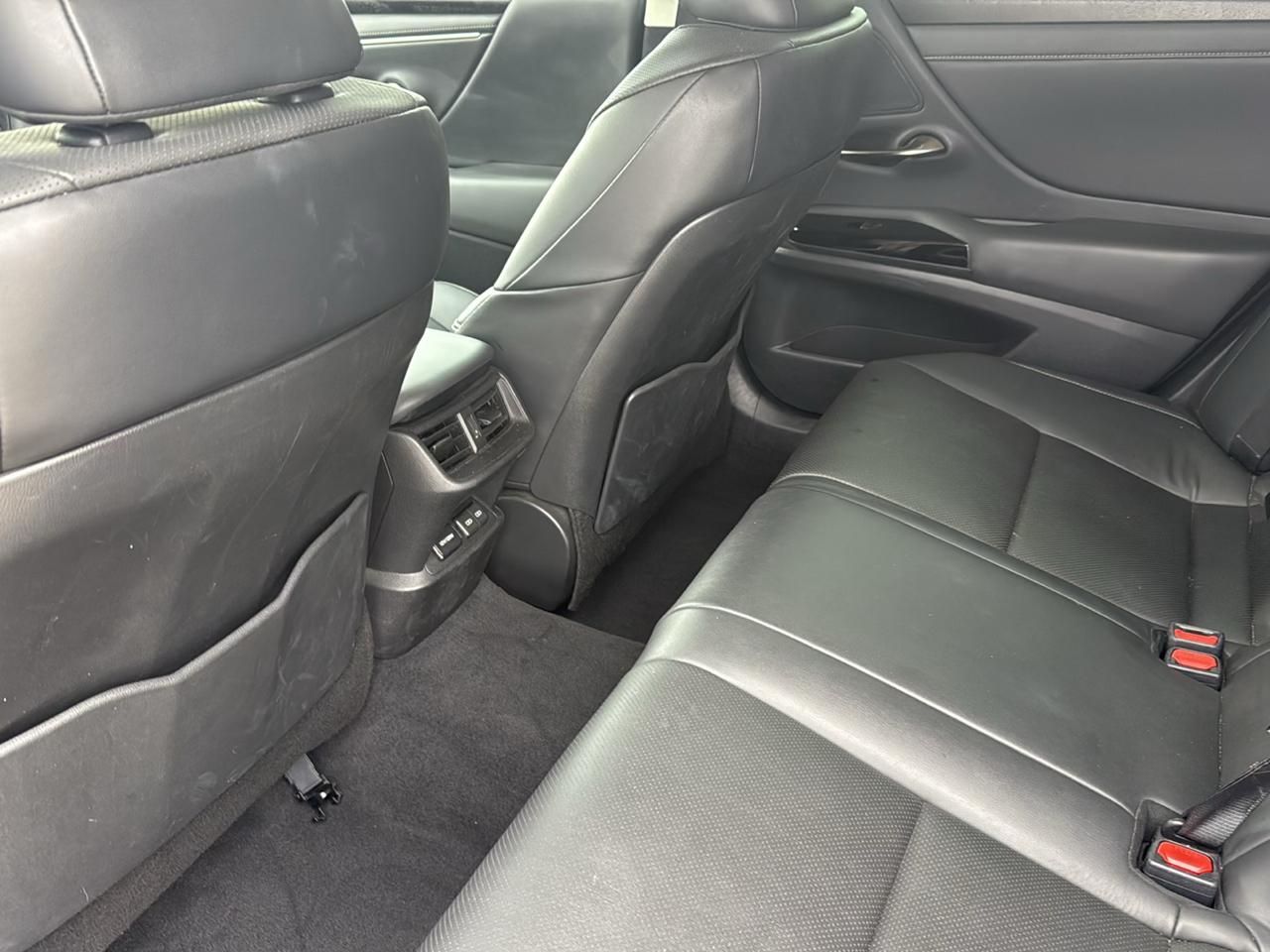 Lexus ES ES 300h FWD 2024