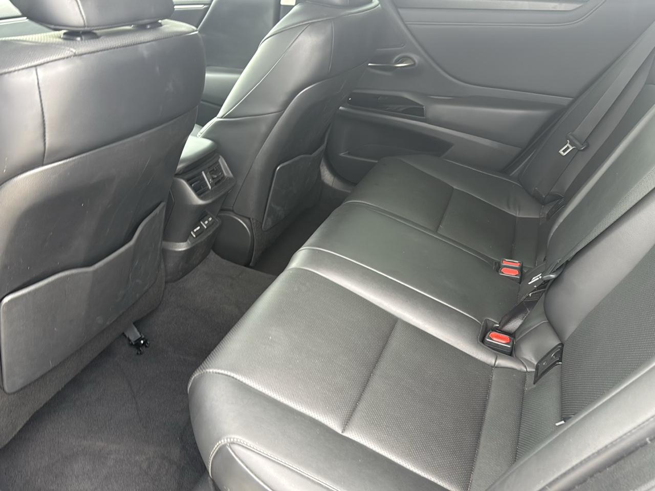 Lexus ES ES 300h FWD 2024