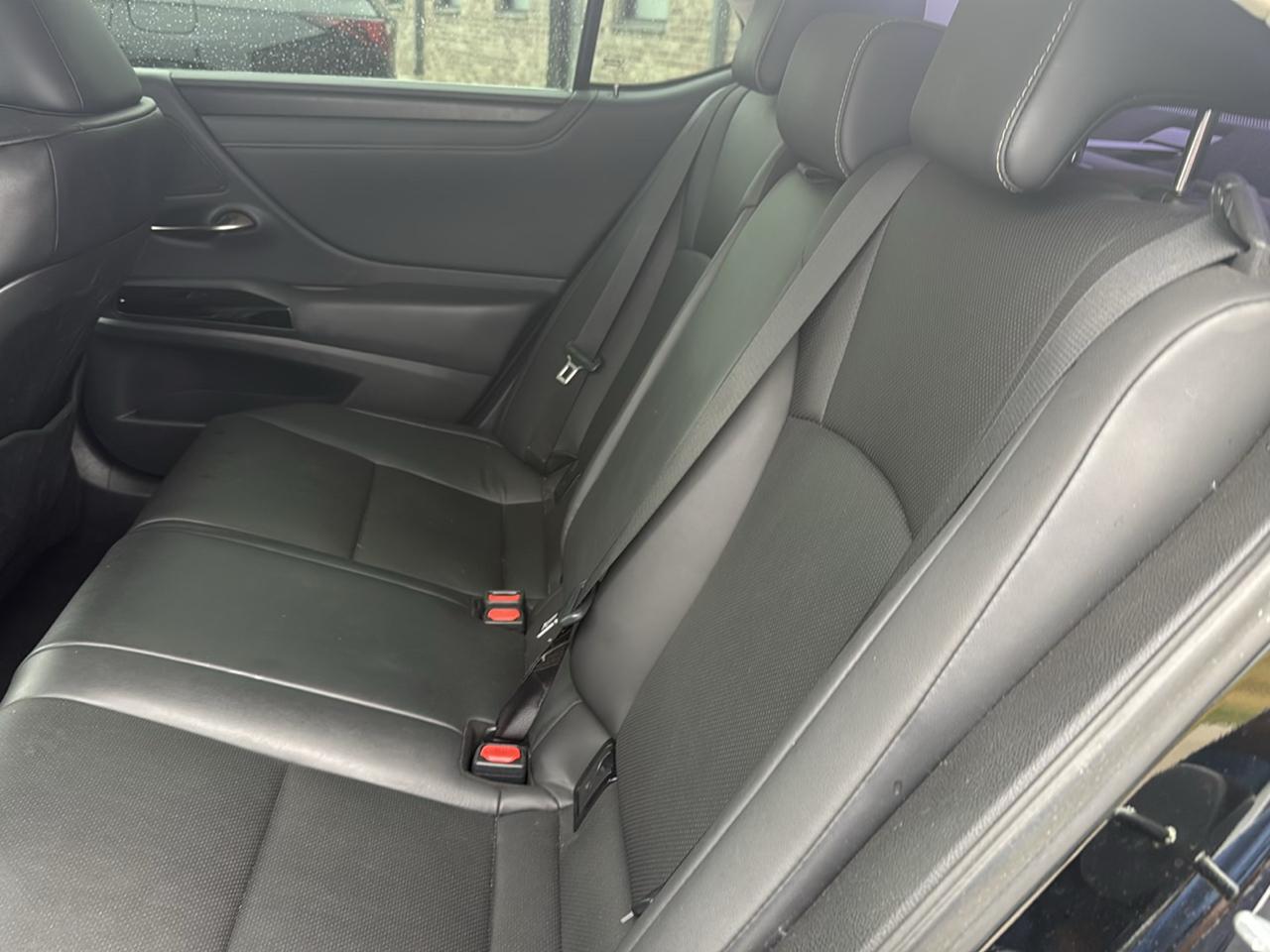 Lexus ES ES 300h FWD 2024