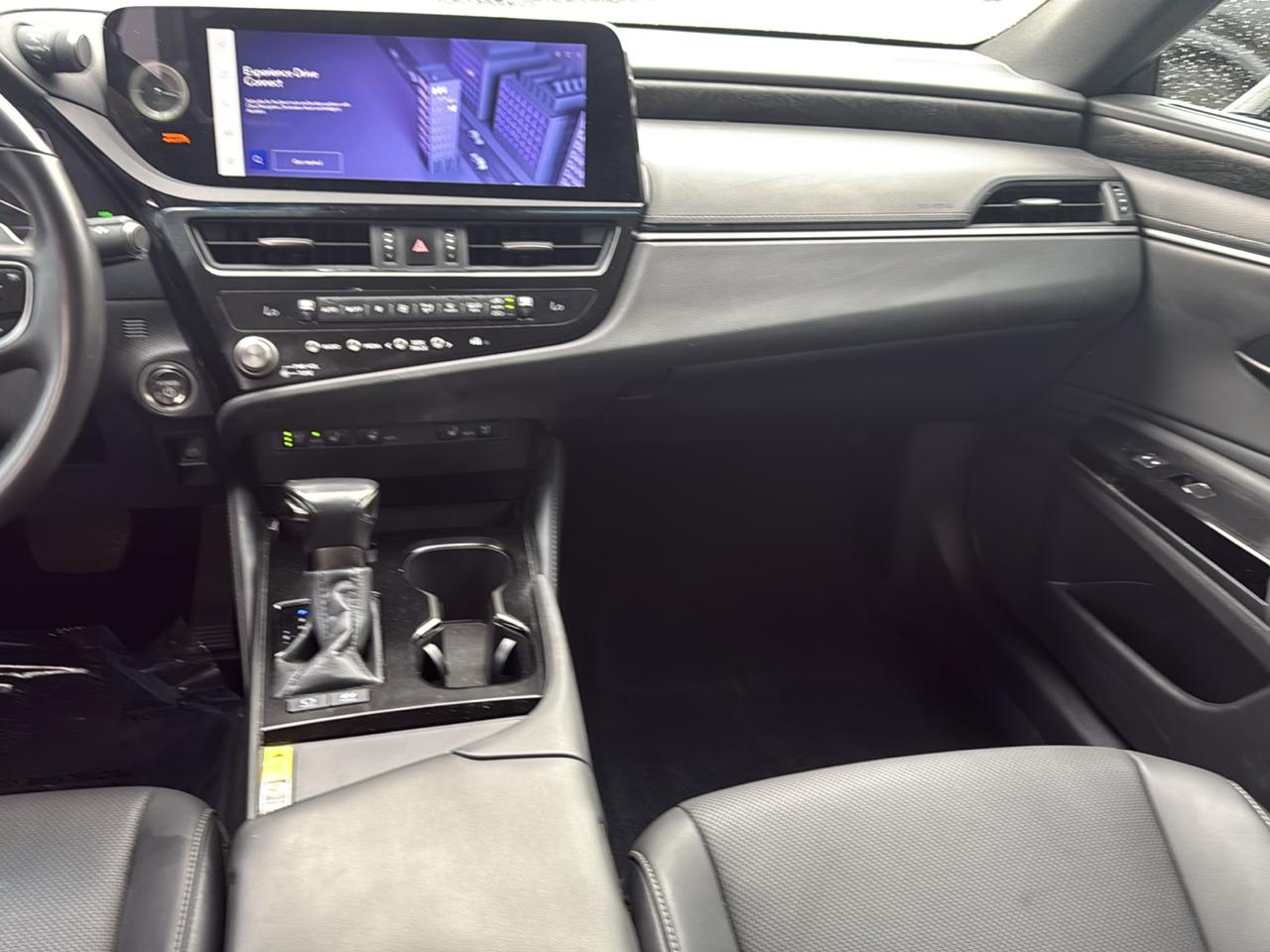 Lexus ES ES 300h FWD 2024