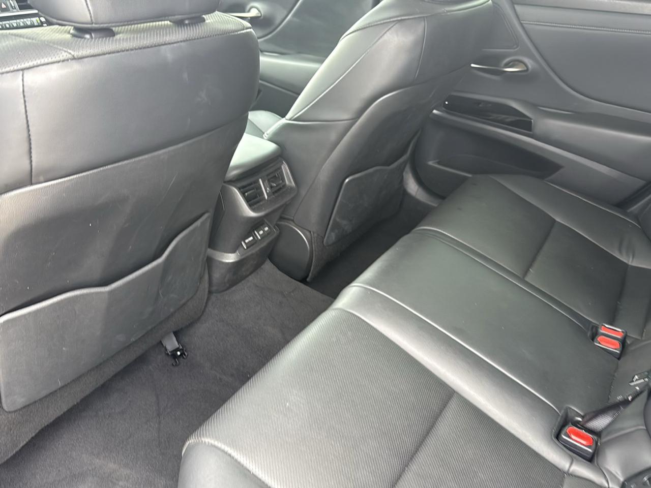 Lexus ES ES 300h FWD 2024