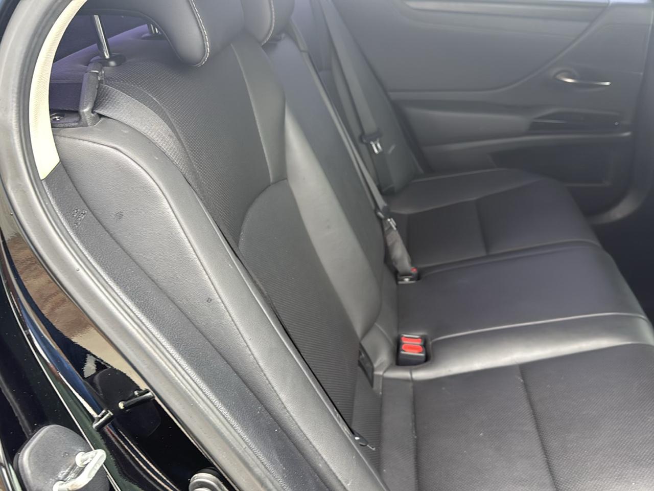 Lexus ES ES 300h FWD 2024