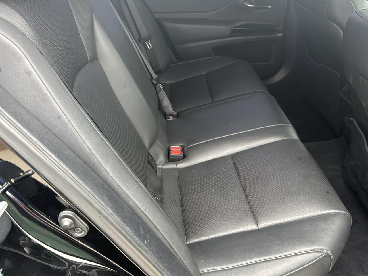 Lexus ES ES 300h FWD 2024