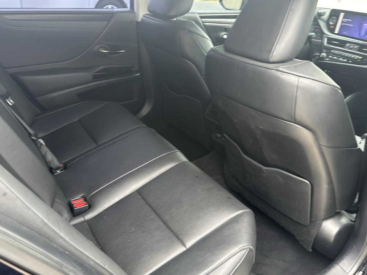 Lexus ES ES 300h FWD 2024