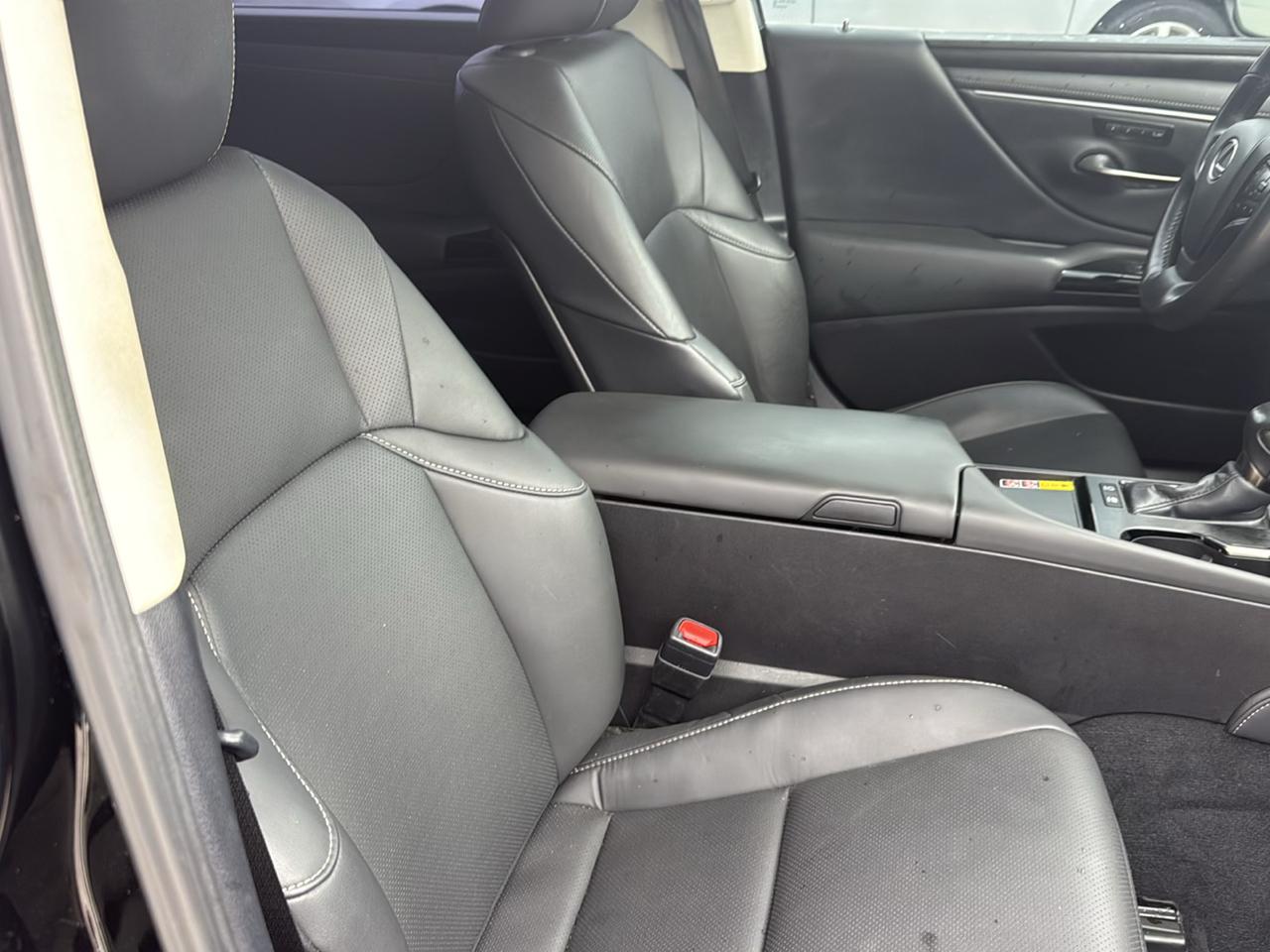 Lexus ES ES 300h FWD 2024