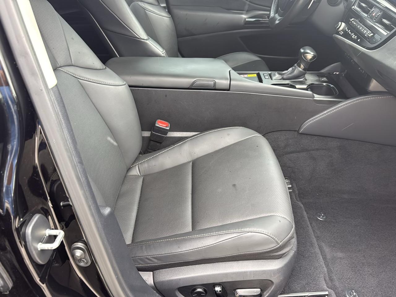 Lexus ES ES 300h FWD 2024