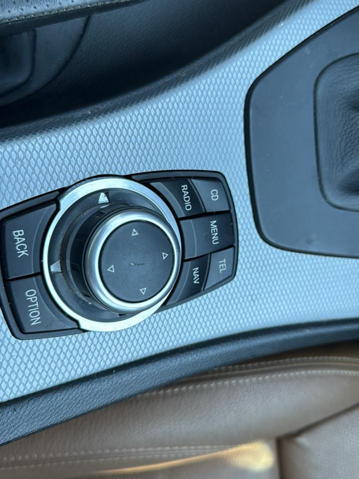 BMW 328i photo 24