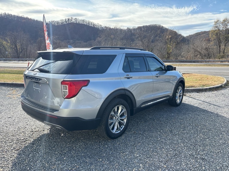 2020 Ford Explorer XLT photo 3