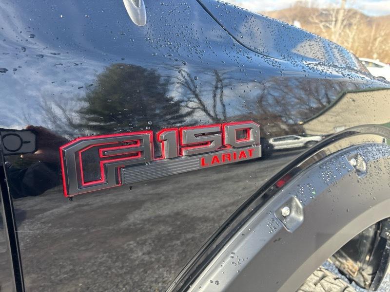 Ford F-150 4WD SuperCrew 139" Lariat 2016