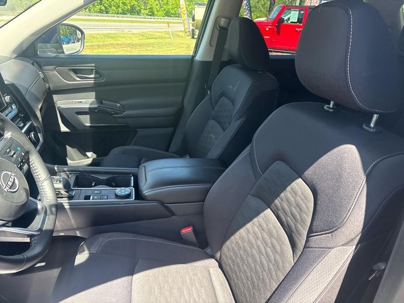 Nissan Pathfinder SV 4WD 2024