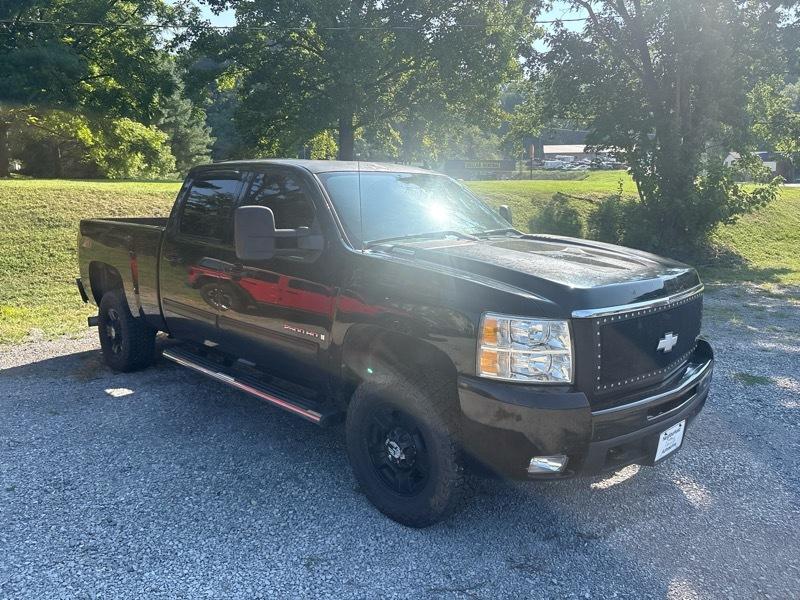 Chevrolet Silverado 2500HD 4WD Crew Cab 153" LTZ 2009