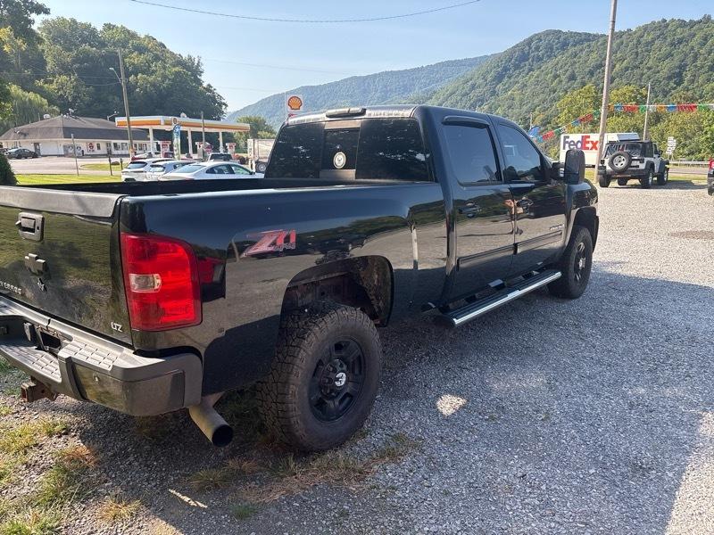 Chevrolet Silverado 2500HD 4WD Crew Cab 153" LTZ 2009