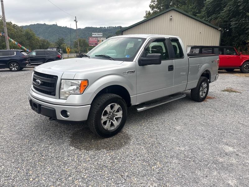 2013 Ford F-150 4WD SuperCab 145" STX
