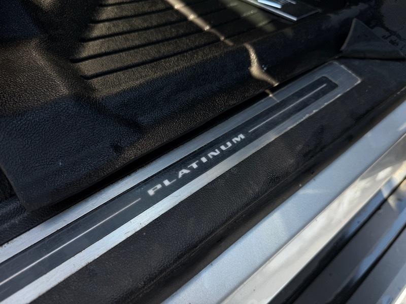 Cadillac Escalade ESV Platinum 4WD 2018