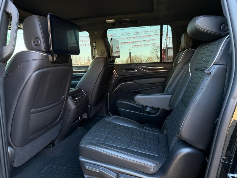 Cadillac Escalade ESV Sport Platinum AWD 2023