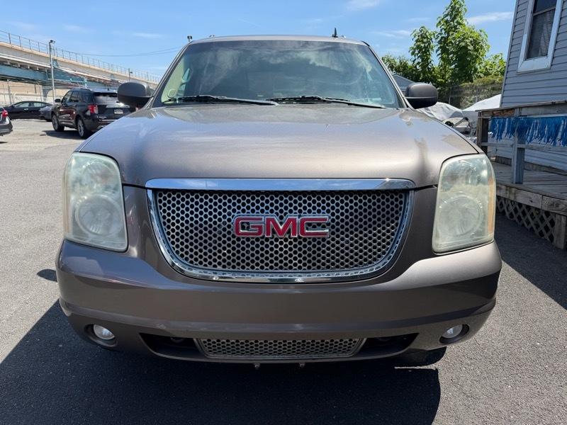 GMC Yukon Denali XL 4WD 2011
