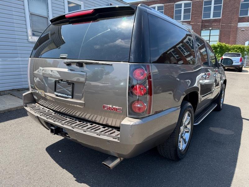 GMC Yukon Denali XL 4WD 2011