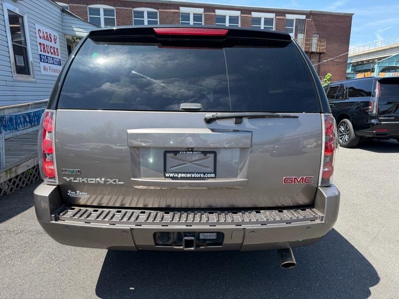 GMC Yukon Denali XL 4WD 2011