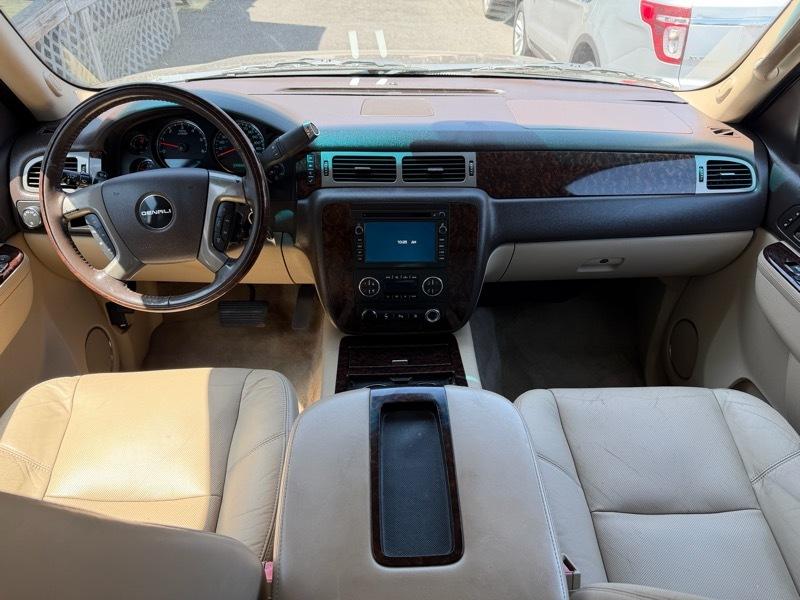 GMC Yukon Denali XL 4WD 2011
