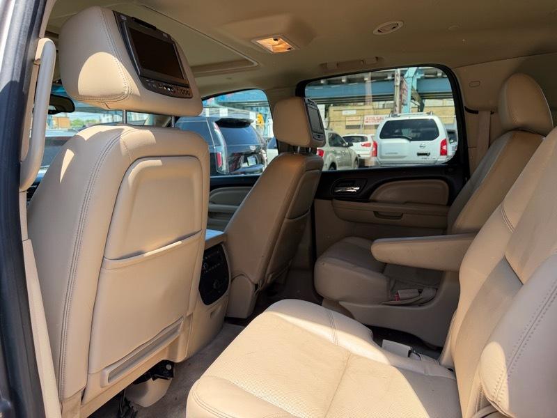 GMC Yukon Denali XL 4WD 2011