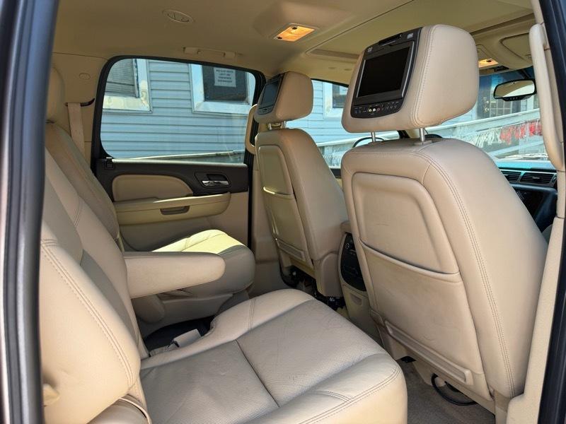 GMC Yukon Denali XL 4WD 2011