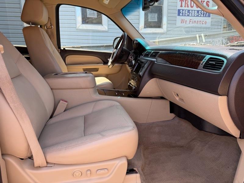 GMC Yukon Denali XL 4WD 2011