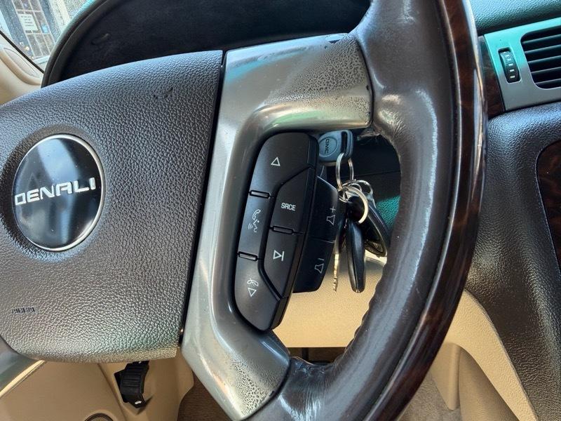 GMC Yukon Denali XL 4WD 2011