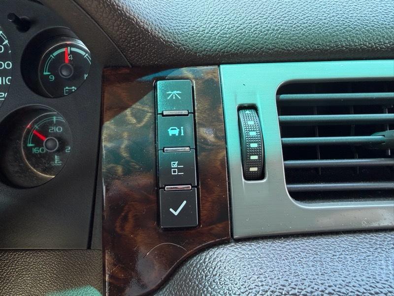 GMC Yukon Denali XL 4WD 2011