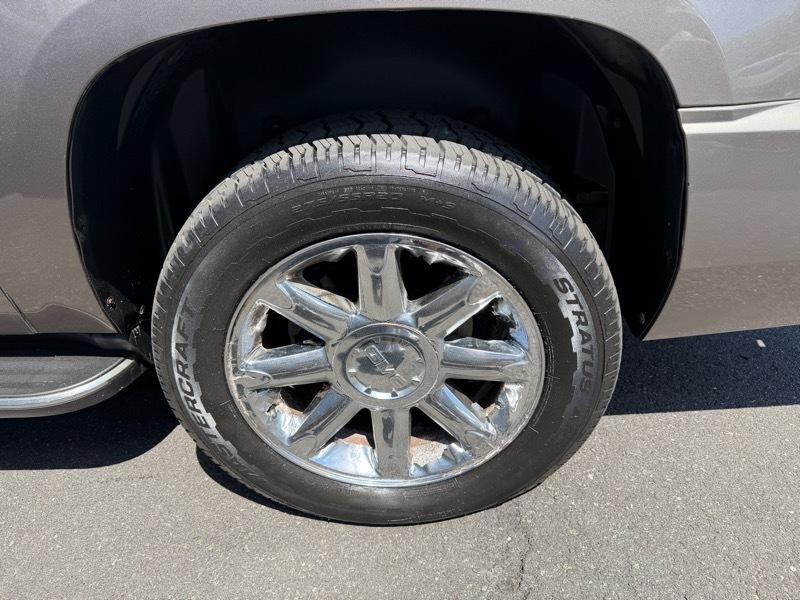 GMC Yukon Denali XL 4WD 2011