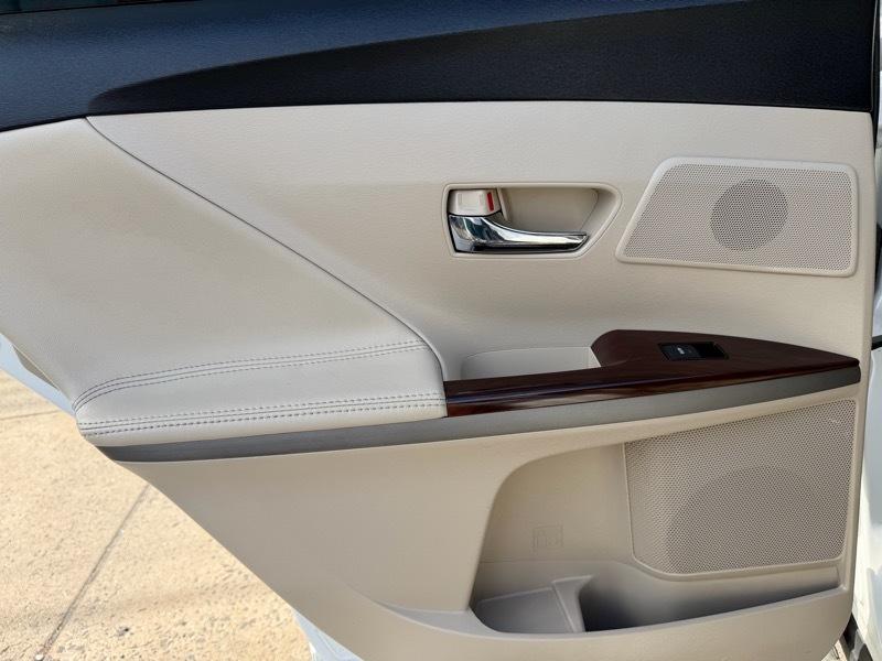 Toyota Venza LE V6 AWD 2014