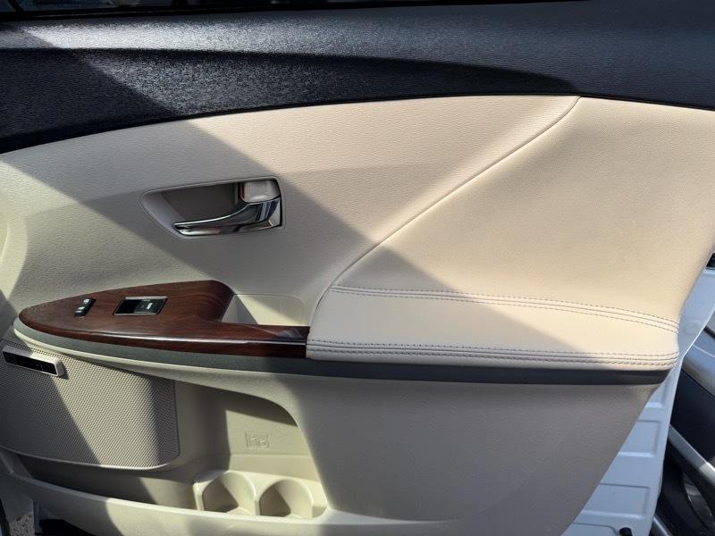 Toyota Venza LE V6 AWD 2014