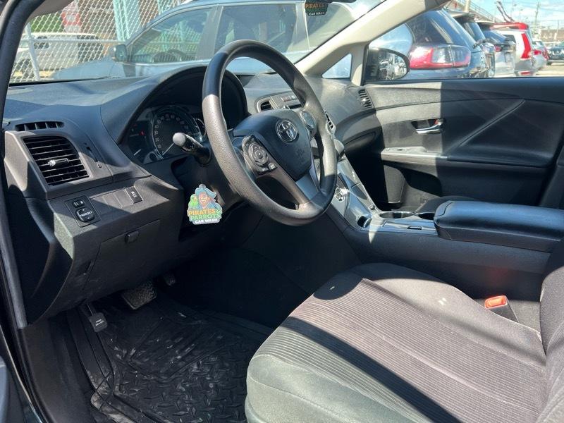 Toyota Venza LE I4 AWD 2013