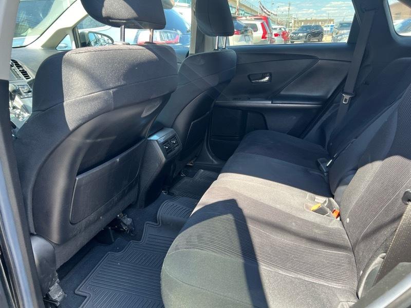 Toyota Venza LE I4 AWD 2013