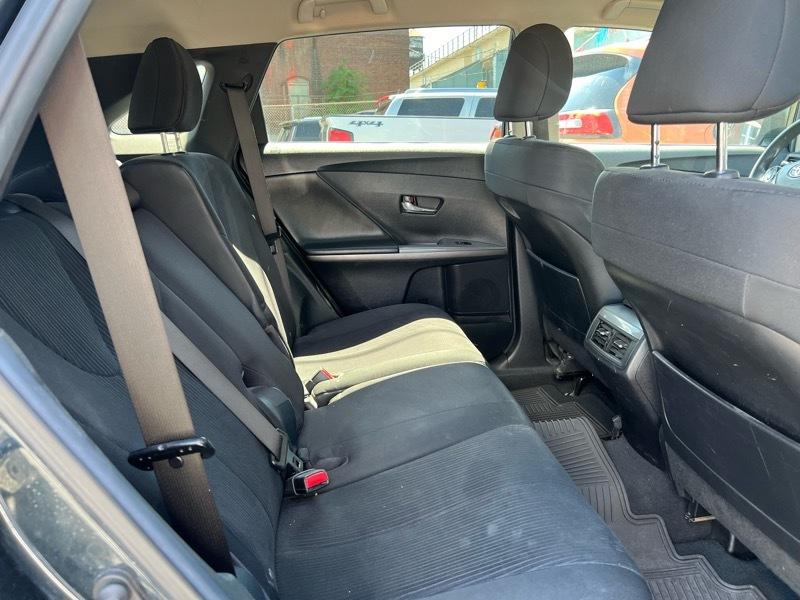Toyota Venza LE I4 AWD 2013