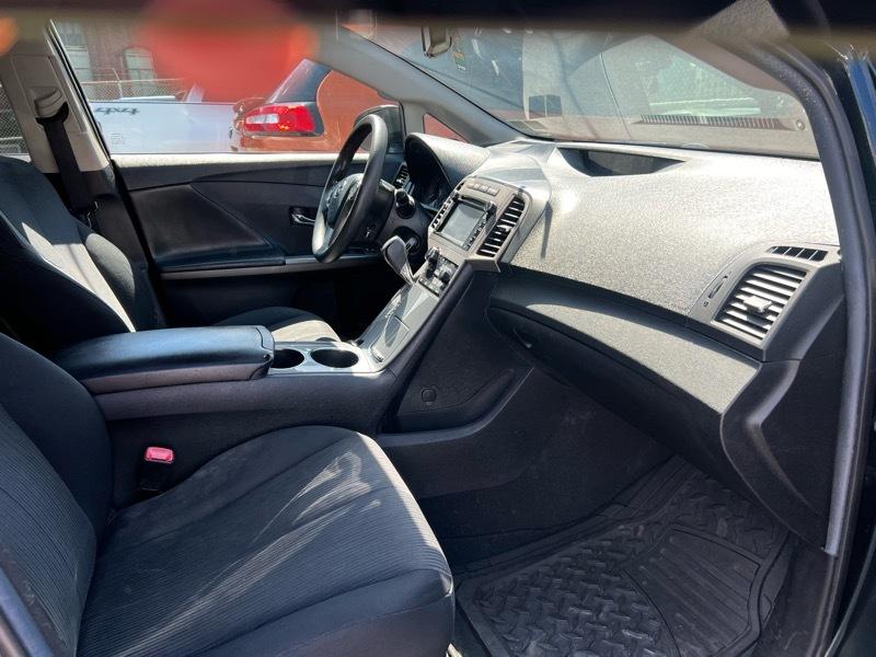 Toyota Venza LE I4 AWD 2013