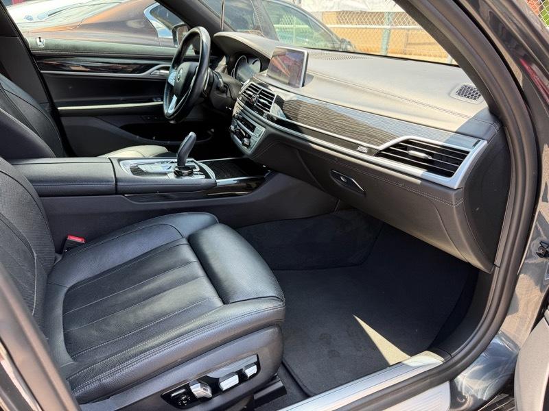BMW 7-Series 740i 2019