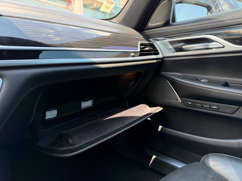 BMW 7-Series 740i 2019