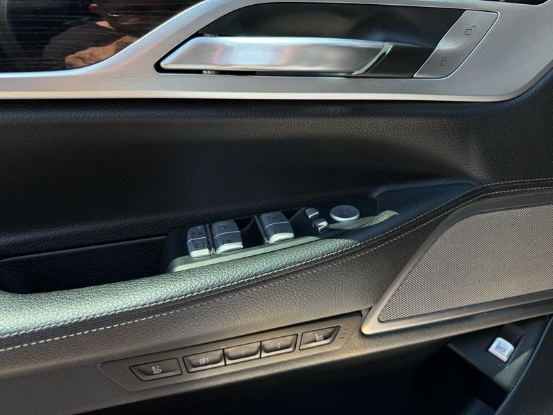 BMW 7-Series 740i 2019