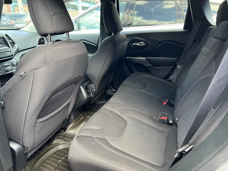 Jeep Cherokee Latitude FWD 2019
