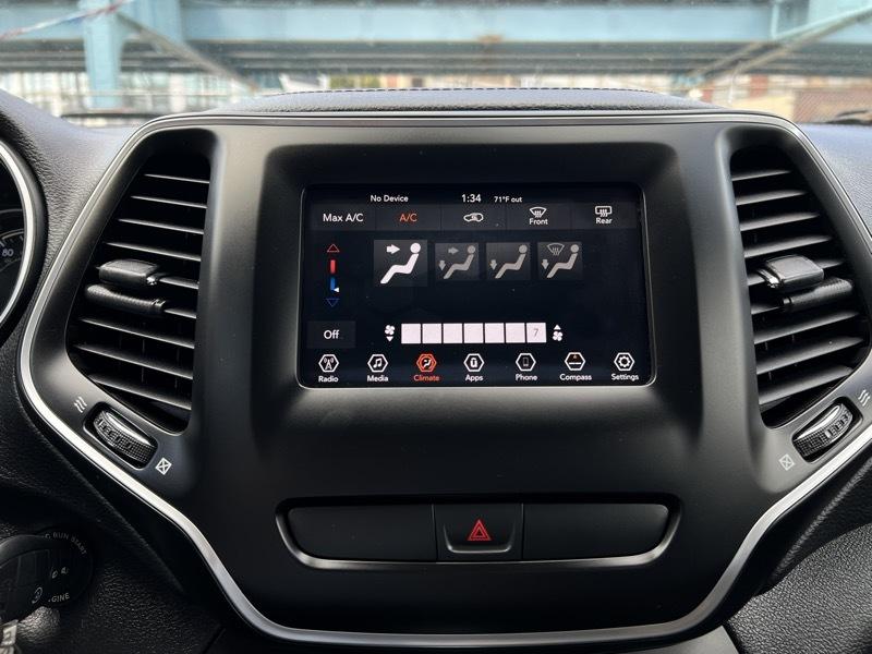 Jeep Cherokee Latitude FWD 2019