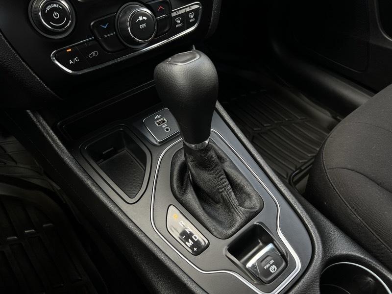 Jeep Cherokee Latitude FWD 2019