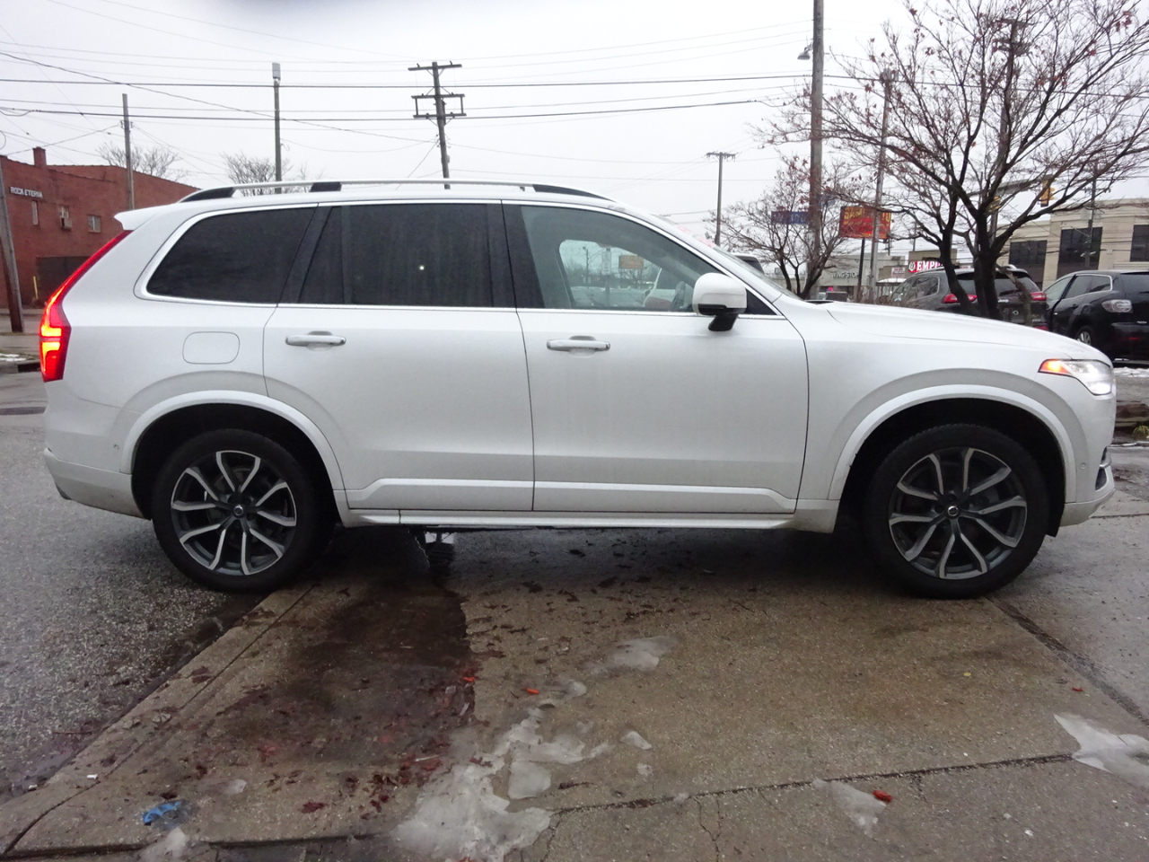 Volvo XC90 T6 AWD 7-Passenger Momentum 2017