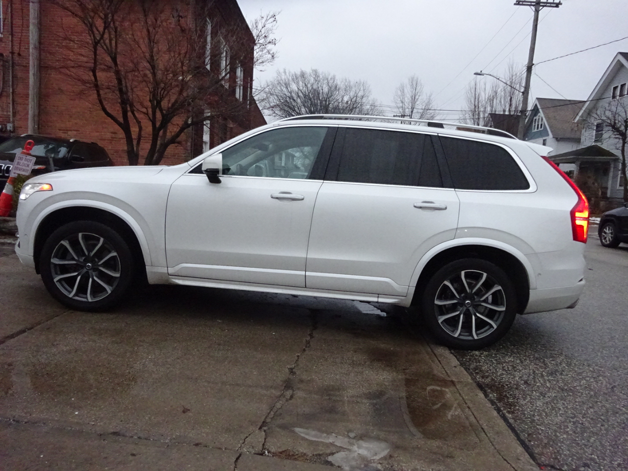 Volvo XC90 T6 AWD 7-Passenger Momentum 2017