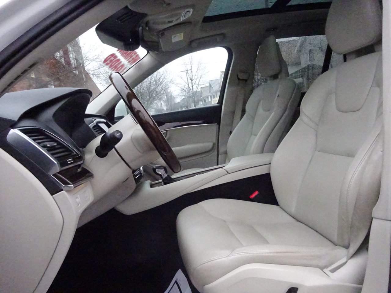 Volvo XC90 T6 AWD 7-Passenger Momentum 2017