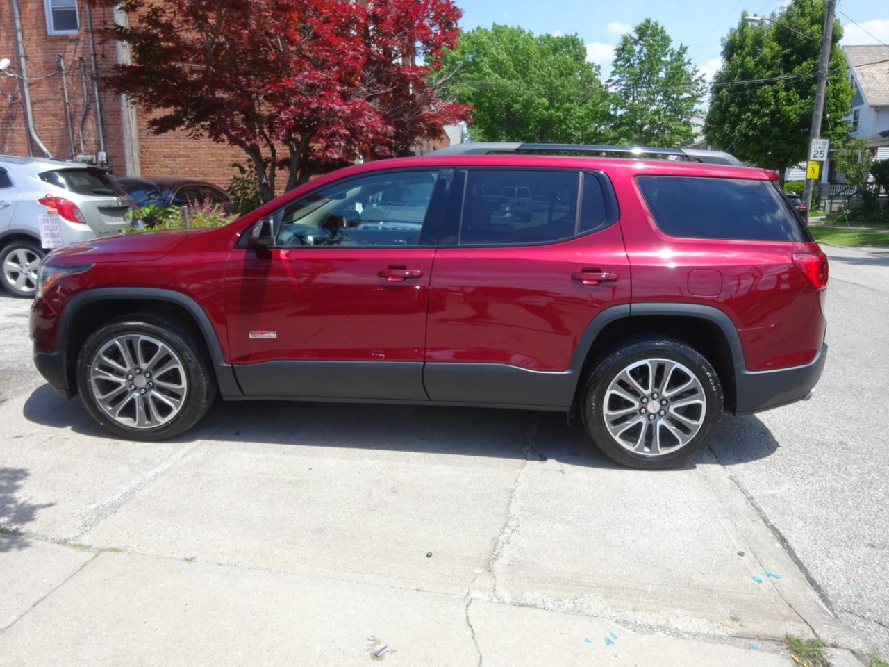 GMC Acadia AWD 4dr SLT w/SLT-1 2017