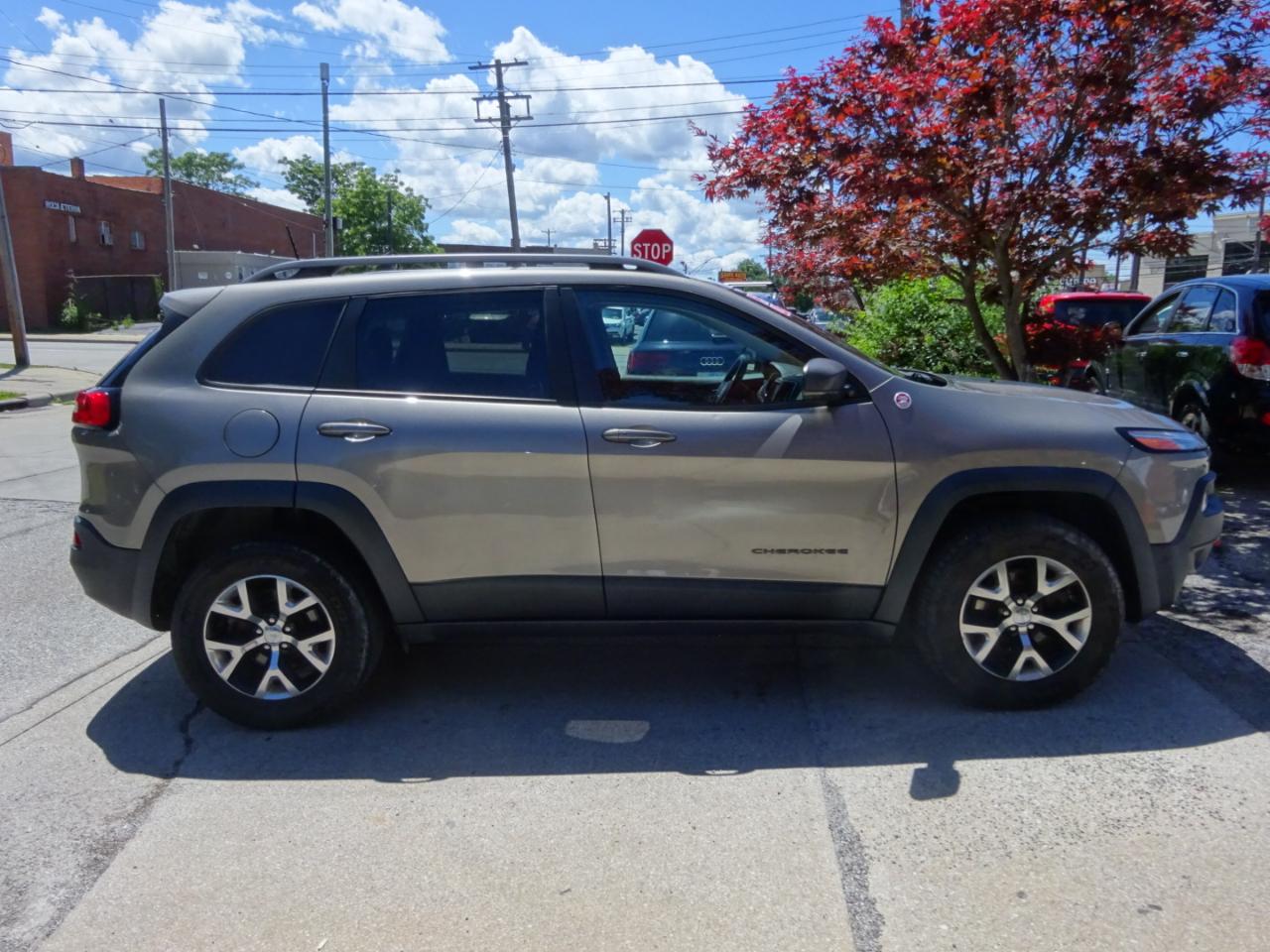 Jeep Cherokee 4WD 4dr Trailhawk 2016