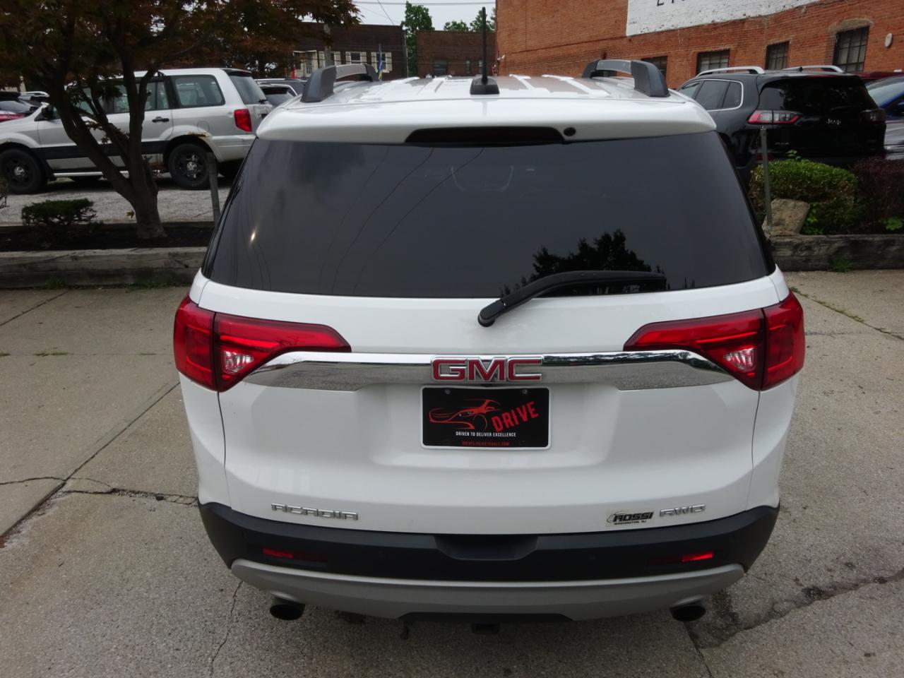 GMC Acadia AWD 4dr SLT w/SLT-1 2017